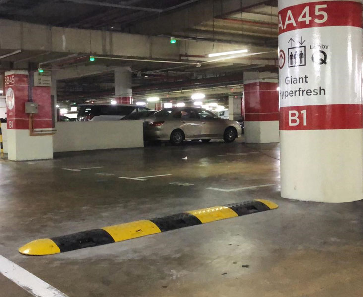 Speed-hump-a-convention-center-in-Singapore