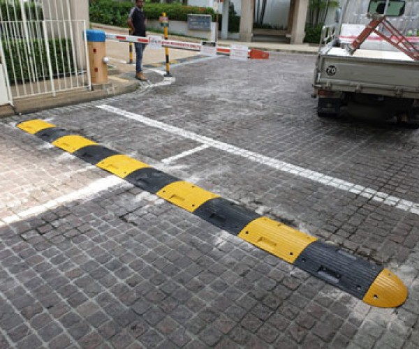 dismantling-existing-speed-bump-and-installed-new-speed-bump-at-condominium-entrance-600×500