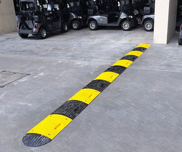 installed-speed-bumps-at-singapore-island-country-club-600×500