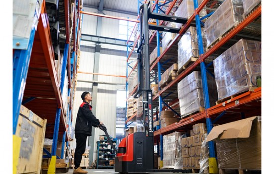 52-1620776306-es14-14wa-full-electric-stacker-fork-over0