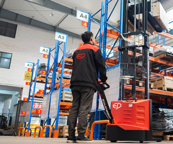 advantages-of-electric-pallet-trucks-in-material-handling-600×500