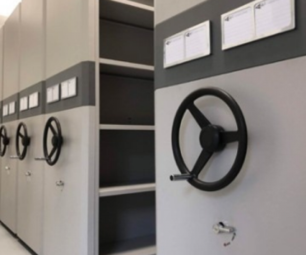 the-benefits-of-mobile-shelving-systems-600×500